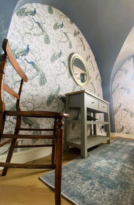 Stay In A Castle! Unique & Luxurious Historical Apartment, Self Contained, Free Parking & Wi-Fi Chester Eksteriør billede